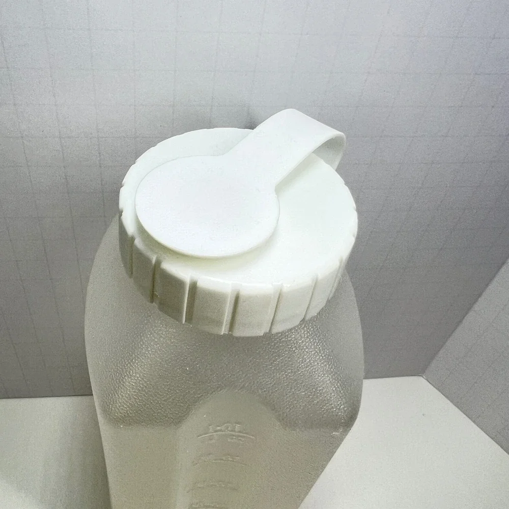 Vintage Rubbermaid 1 Qt Pitcher‎ Bottle Flip Spout Lid Measuring 32oz